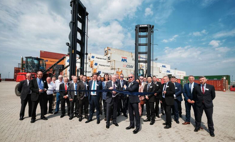 container storage yard opens at london gateway